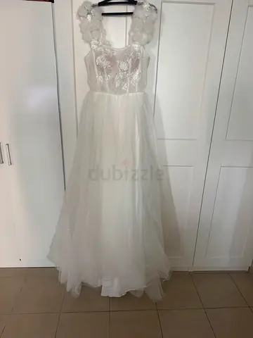 New Wedding dress with tag and veil