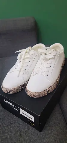 Kenneth Cole New White Snake-Print Sneakers – Size 6 Brand new, never worn. 👟✨