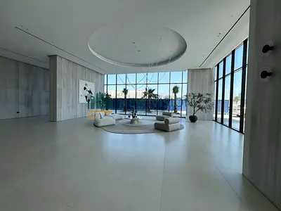 اطلالة بحرية 4BHK تراس VIP جيم ومسبح 2 باركينج غرفة خادمه تامين شيك