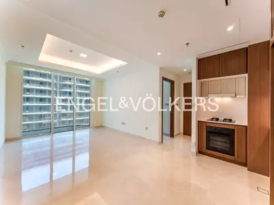 Unfurnished I Vacant I Private Beach