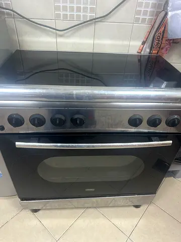 Used freestanding gaz cooker and oven with glass door and 5 burners
