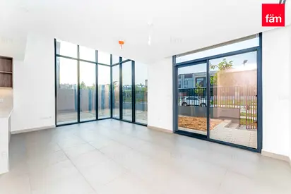 VACANT|FITTED KITCHEN|CORNER UNIT