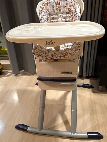 Joie adjustable baby high chair with tray in good condition 360 degree rotation