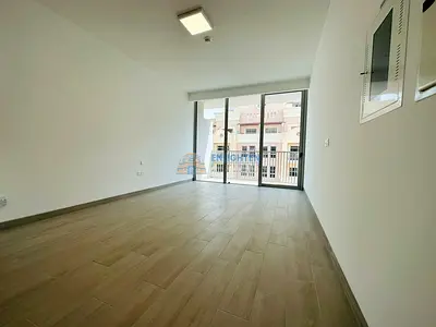Up to 12 chqs | Ready to move | Bright | Spacious