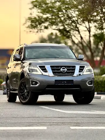 Nissan Patrol SE V6 2017 GCC Specs ( Low kms ) .