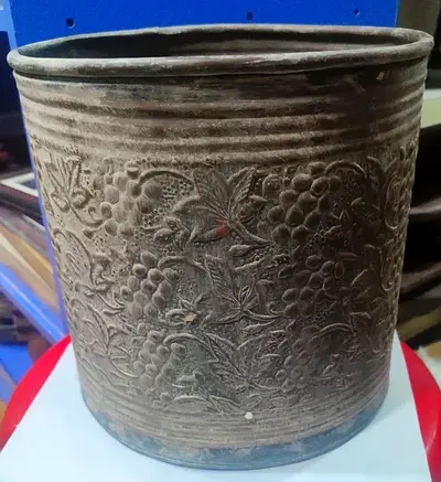 Metal decorative pot 25cm height