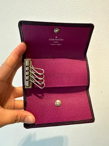 Louis Vuitton 4 key holder authentic AED200
