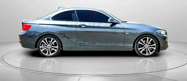 BMW 2-Series 220i Sport Line 2018 | GCC Specs | Low Mileage