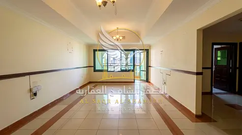 شقة غرفتين وصالة للإيجار في المجره مع بلكون مساحات واسعه مع بلكون اطلاله بحريه خزائن في الحائط صيانه مجانيه قريبه علي جميع الخدمات