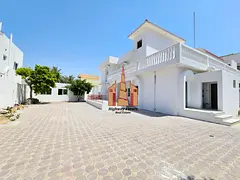 12 Bed room 11 washroom hall Majlis parking 2 full kitchan Big villa like new 10k sqft