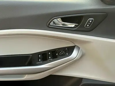صورة 10 لـ 2020 FORD ESCORT