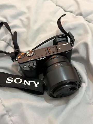 Sony a6000 mirrorless camera with 18-50mm lens (good condition)
