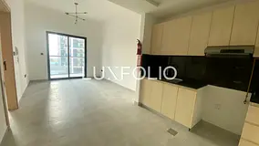 12 Cheques | Spacious Layout | Vacant Now