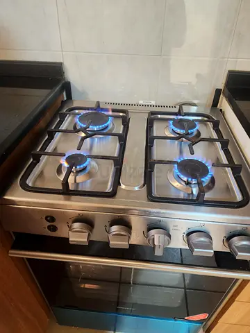 Used freestanding gas cooker with oven - great condition