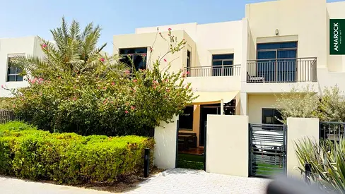 Single Row | Open Plan Layout | Upgraded Kitchen