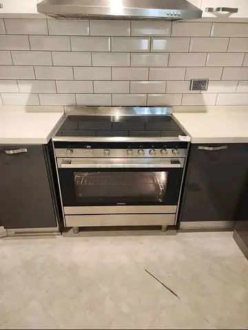 Siemens 90 cm ceramic cooking range 5 hubs electric cooker slightly used iq700 model