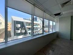 Next to Metro | Semi-Fitted | Free Chiller | Vacant