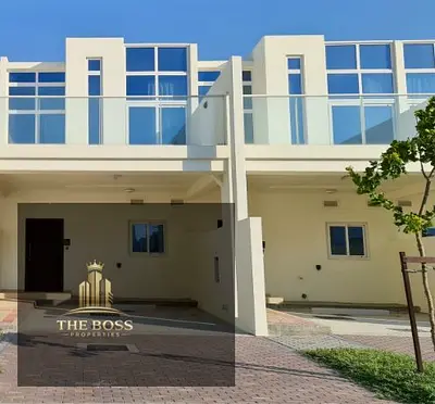 Vacant I Middle Unit B2B I Available for Rent