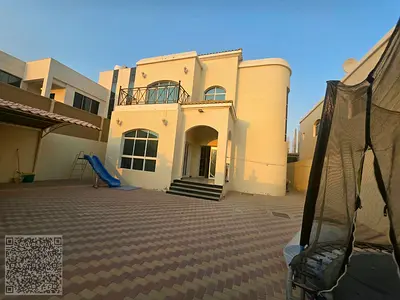 فيلا كبيرة للايجار بموقع حيوي
