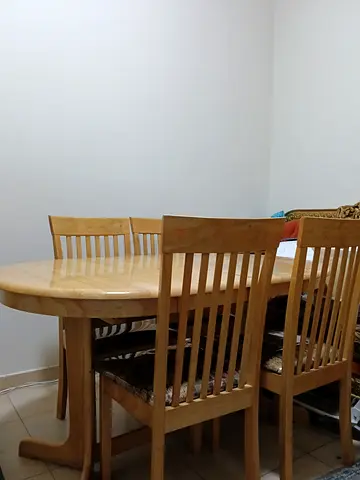 Wooden dining table extendable