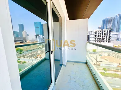 Bright 1BHK | سنترال 1 دبي 4 | إطلالة على وسط المدينة | مطبخ بمخطط مفتوح