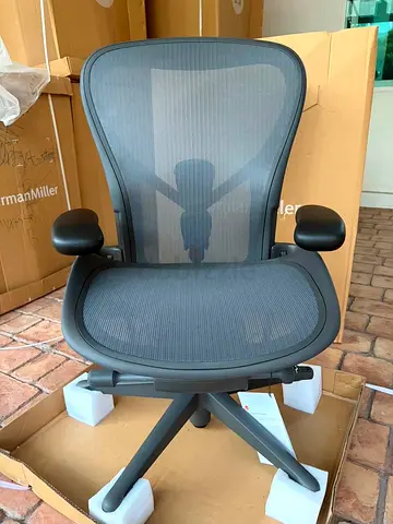 Herman miller Aeron size B fully loaded