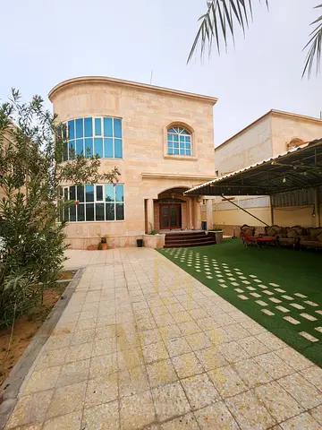 Villa for sale in Rawda 1 | 5 master bedrooms | Large yard | Includes electricity, water, and air conditioning. Freehold ownership for all nationaliti