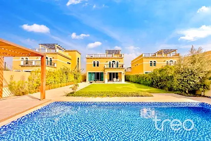 Large Plot | Lake View | Pool | 4 Bedroom