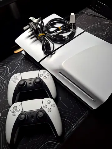 PS5 Slim Disc Edition 1tb ( with 2 controllers ) brand new condition ✅️