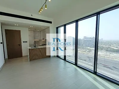 Bright 1BR | Multiple Cheques | Beautiful Views