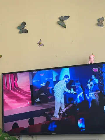 Nikai 50" 4K UHD Smart TV - Good Working Condition