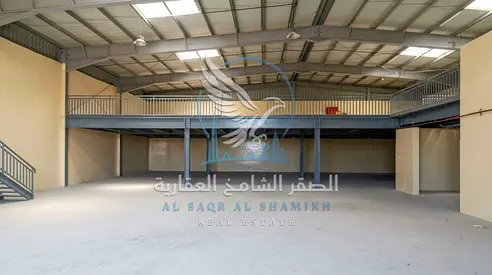 مستودع للإيجار في الصجعة | مساحة 10,000 قدم مربع | أرضي وميزانين | كهرباء 44 كيلو وات | 380,000 درهم