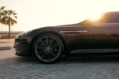 2010 Aston Martin DBS — фото 10