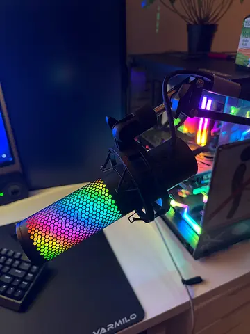 Hyperx Quadcast 2s with stand