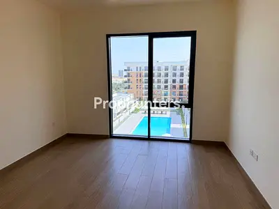 Studio | Pool View | Appliances | Mid Floor
