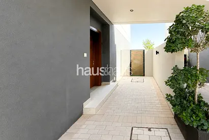 Single Row | Large Landscaped Garden