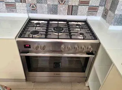 Bosch series8, 5-Burner Stainless Steel Gas Range with Oven  Electric- Good Condition