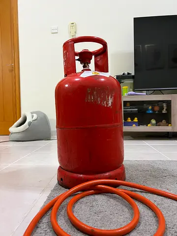 Emirates Gas LPG Cylinder – Red – Used – Perfect Working Condition