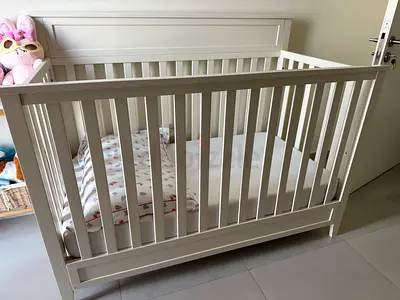 Junior baby crib with mattress