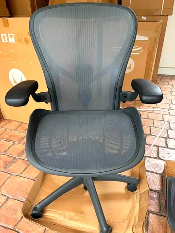 Herman miller Aeron remastered size B fully loaded