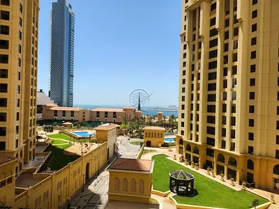Spacious 3BHK I Amazing view of Marina I Close to Tram I Walkable distance to the beach