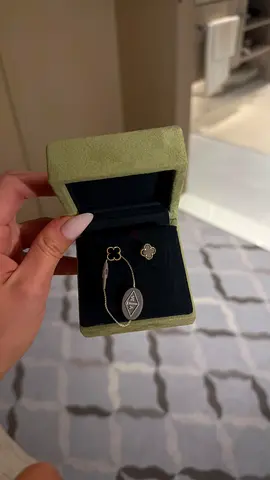 Authentic VCA Sweet Alhambra Earrings