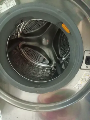 LG 10KG Washer + 7KG Dryer – Excellent Working Condition
LG FH4U1JBHK6N washer/dryer combo