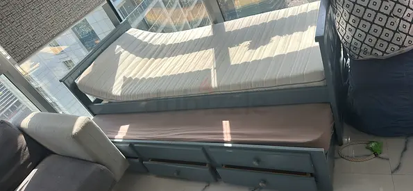 Single bed + guest bed