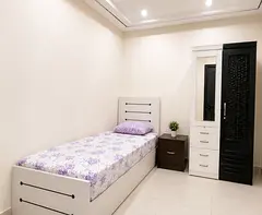 Ready to move executive ladies bed space available in Outmetha metro station