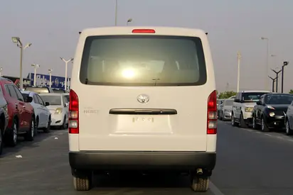 صورة 17 لـ 2025 Toyota HIACE