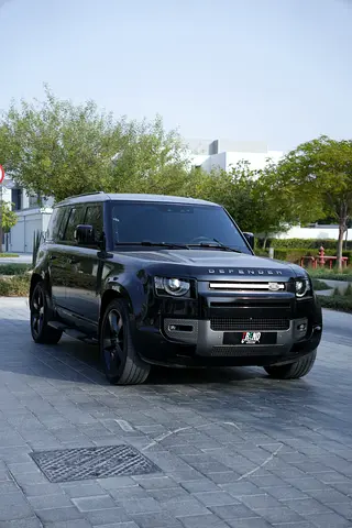 2025 Land Rover Defender P400 X-Dynamic | GCC | Warranty until 2029 | 2 Keys | 65,000km