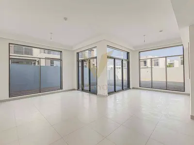 5BR + MAID VILLA | SINGLE ROW | NEAR AMENITIES