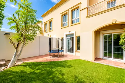 Beautiful Family Villa | Opposite the Lake