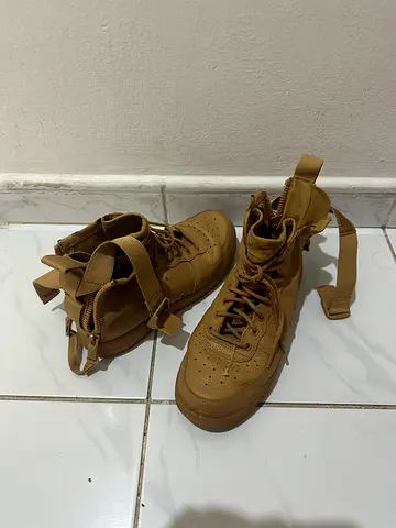 Men's tactical high-top boots / sneakers in tan - Nike